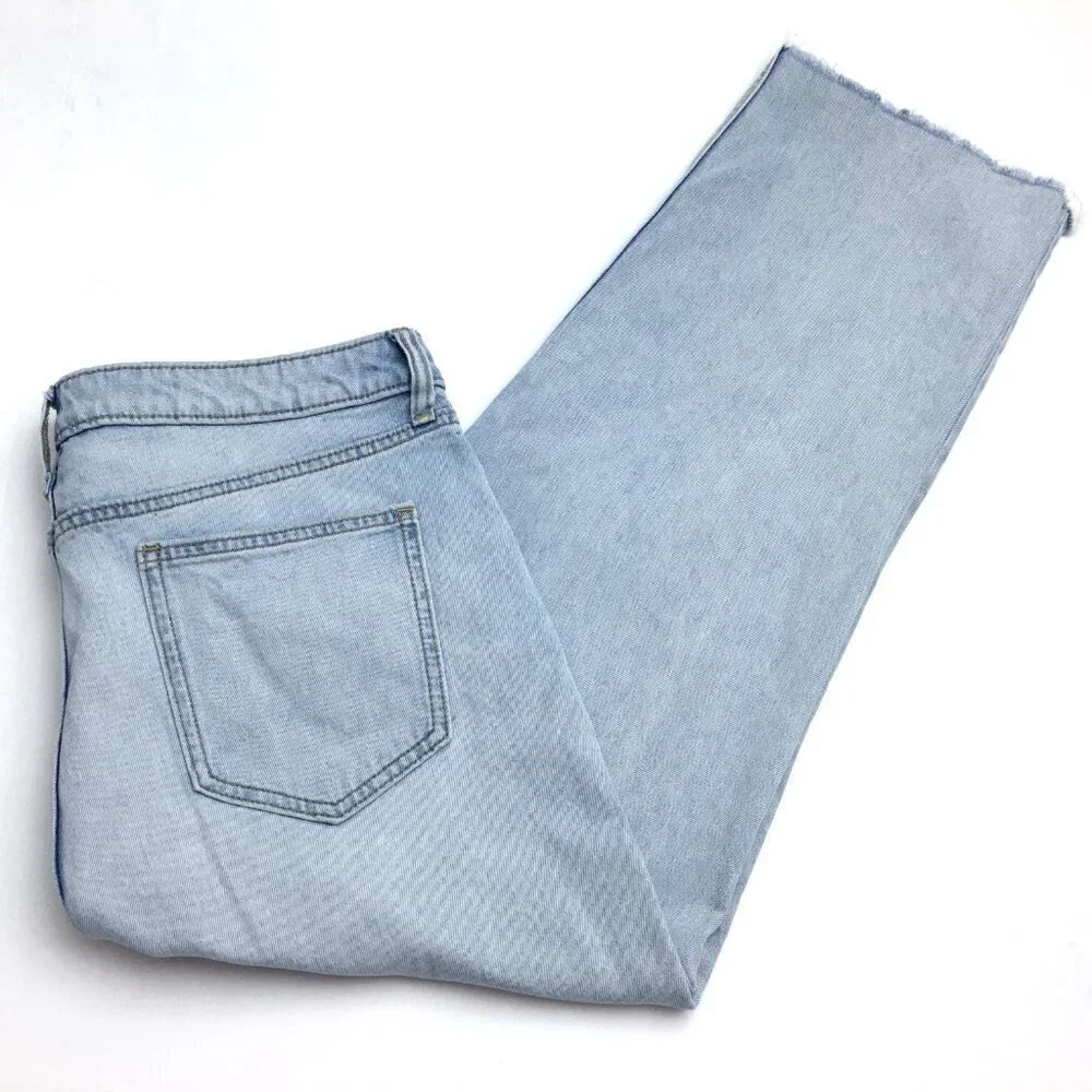 Elizabeth and James Jeans High Rise Crop Frayed Hems Stretch size 14 length 26